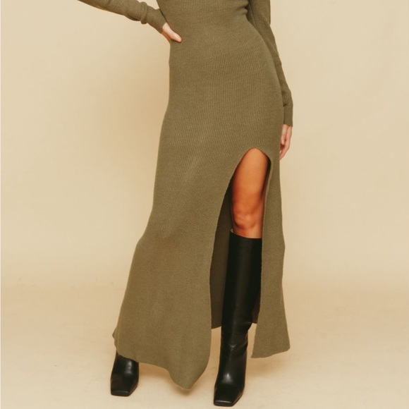 Green sweater dress with slit - Picture 7 of 12